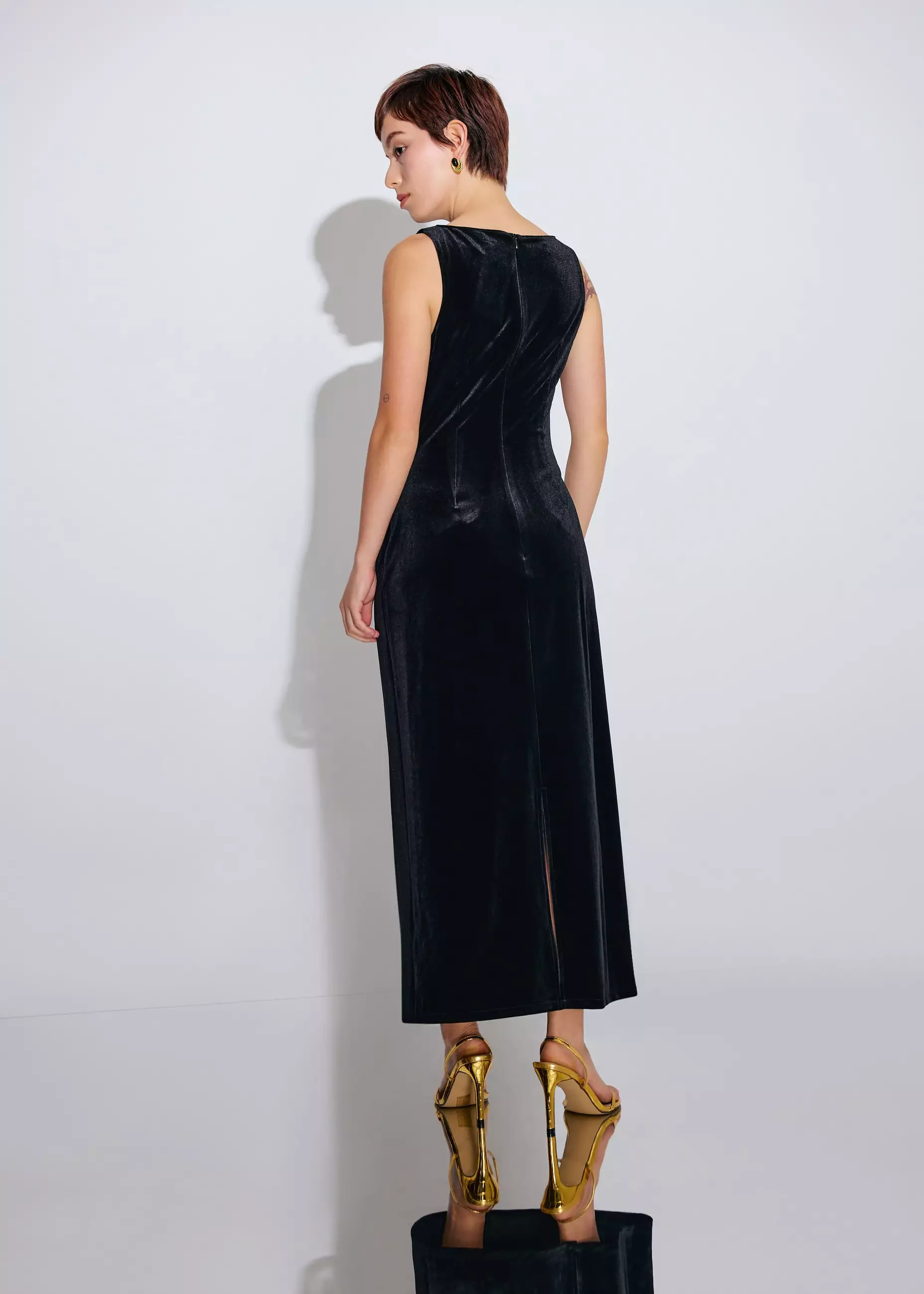 Dress Wanita - Sabiha Velvet Boat Neck Column Maxi Dress