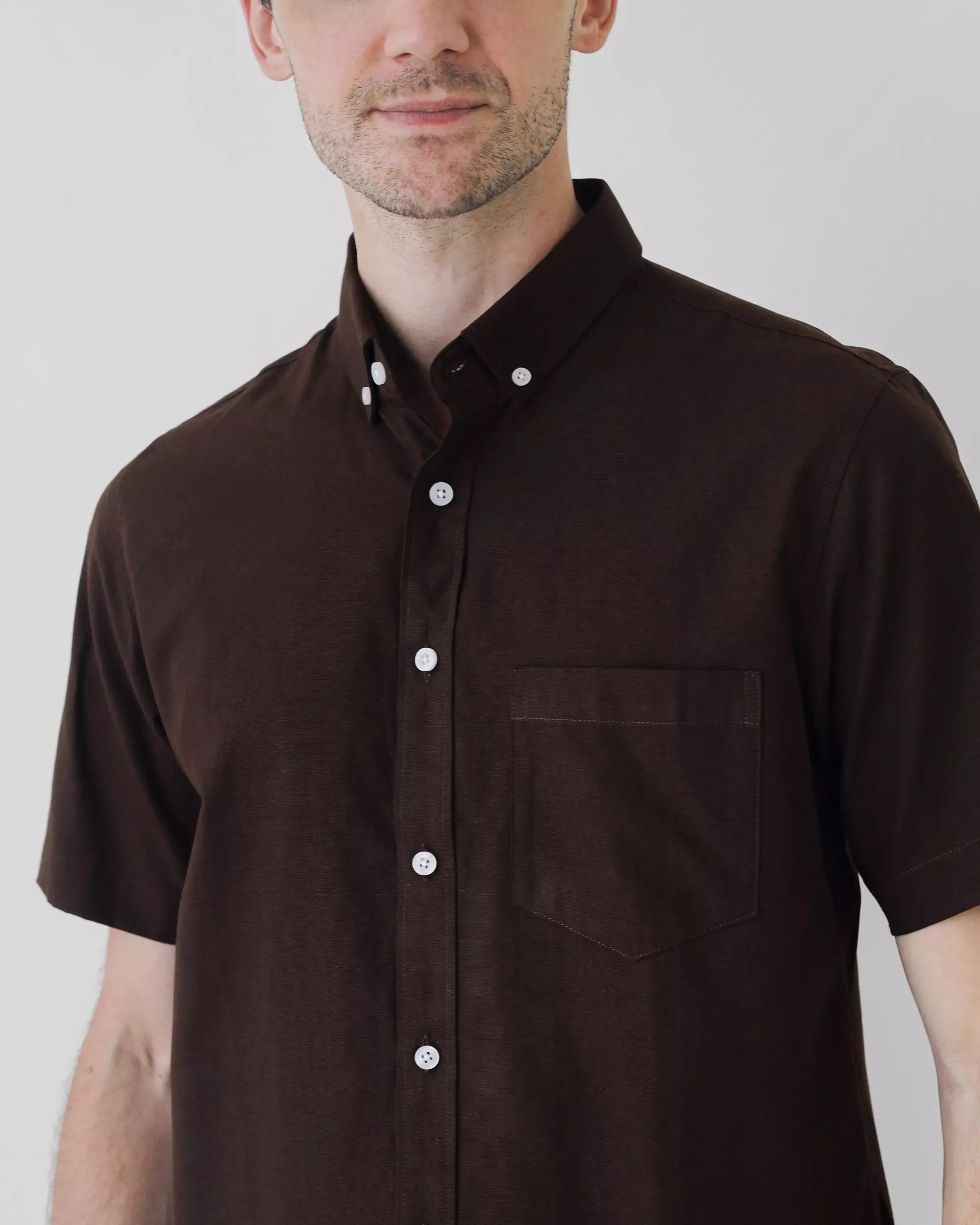 Cotton Well Ben Short Sleeve Oxford Shirt Chocolate | Kemeja Pria Lengan Pendek Basic Polos Coklat Tua 
