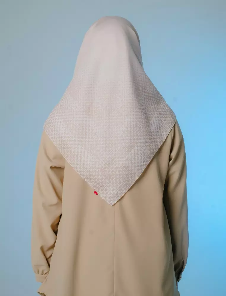 AUZORA Scarf Cream - Kerudung Hijab Segiempat Motif With Pouch Ziplock - Bahan Poly Fine - Ukuran 110x110