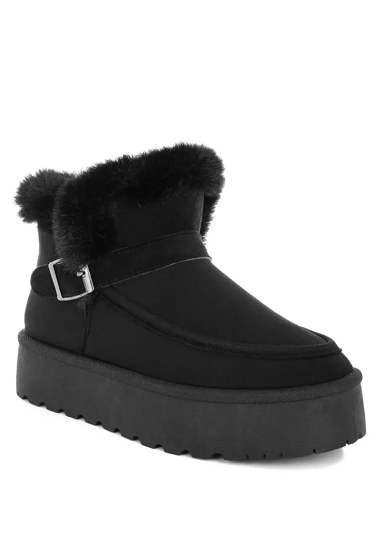 Pin Buckle Detail Snow Boots in Black