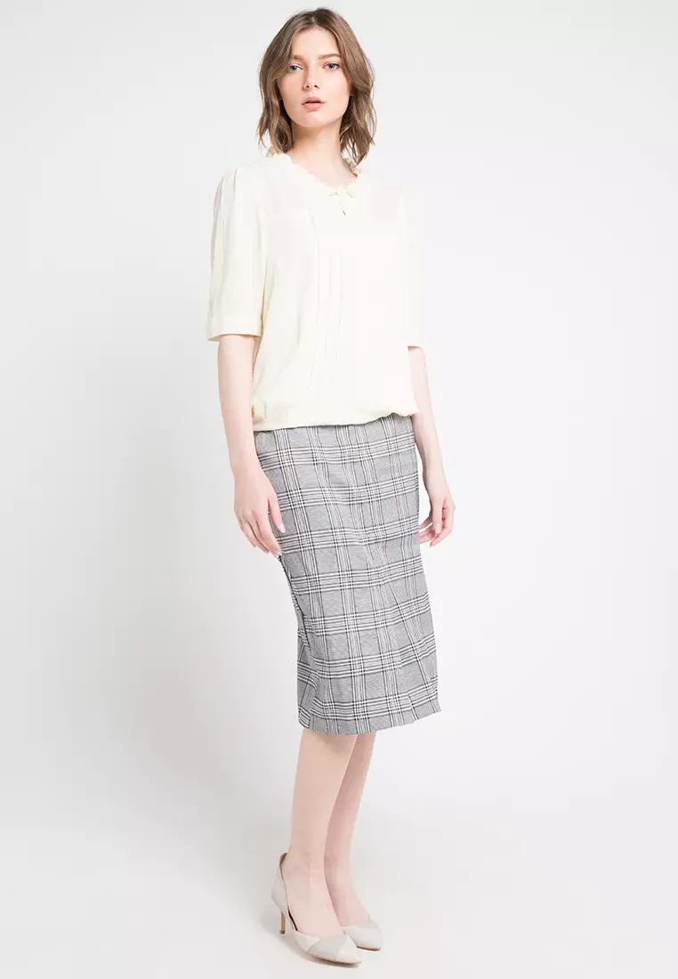 Blouse Wrinkled Part Of The Neck