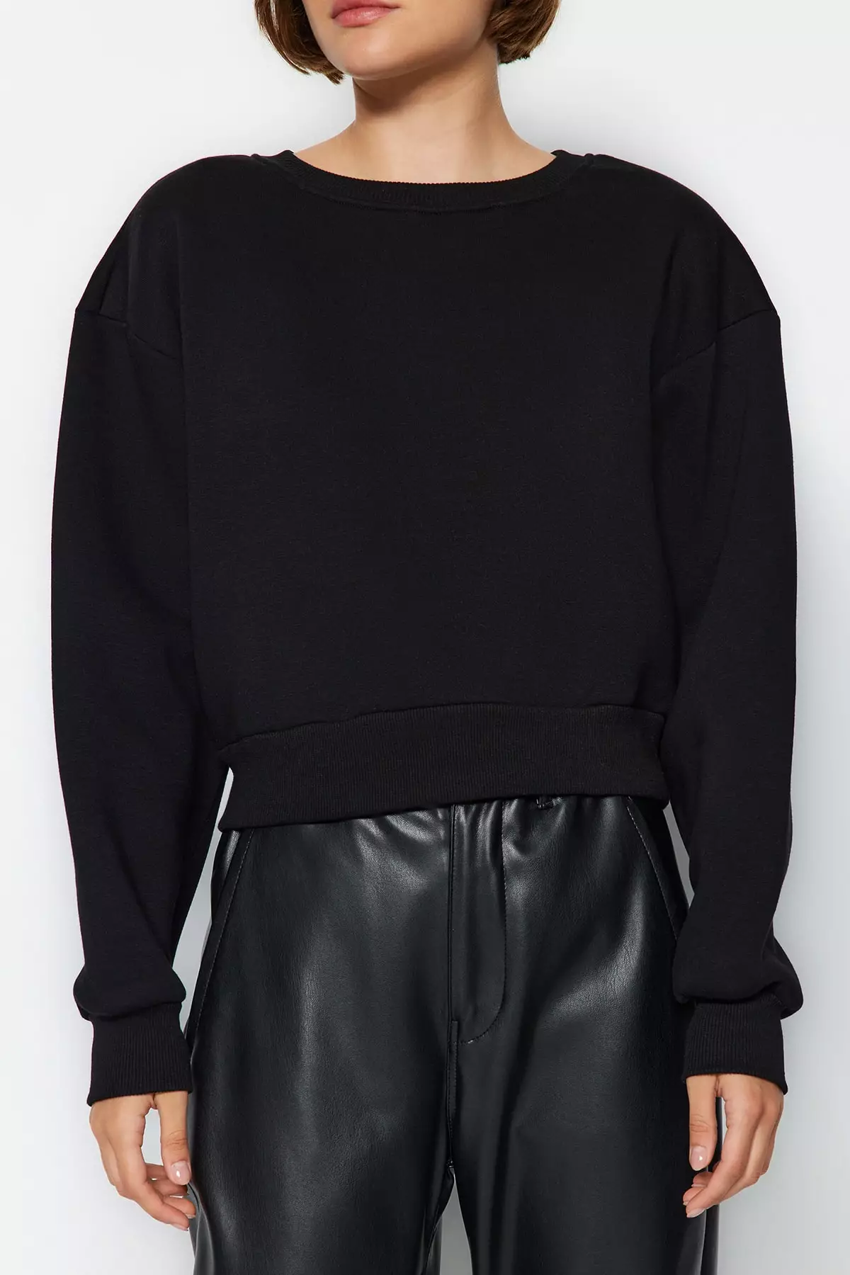 Comfy Crop Basic Sweatshirt