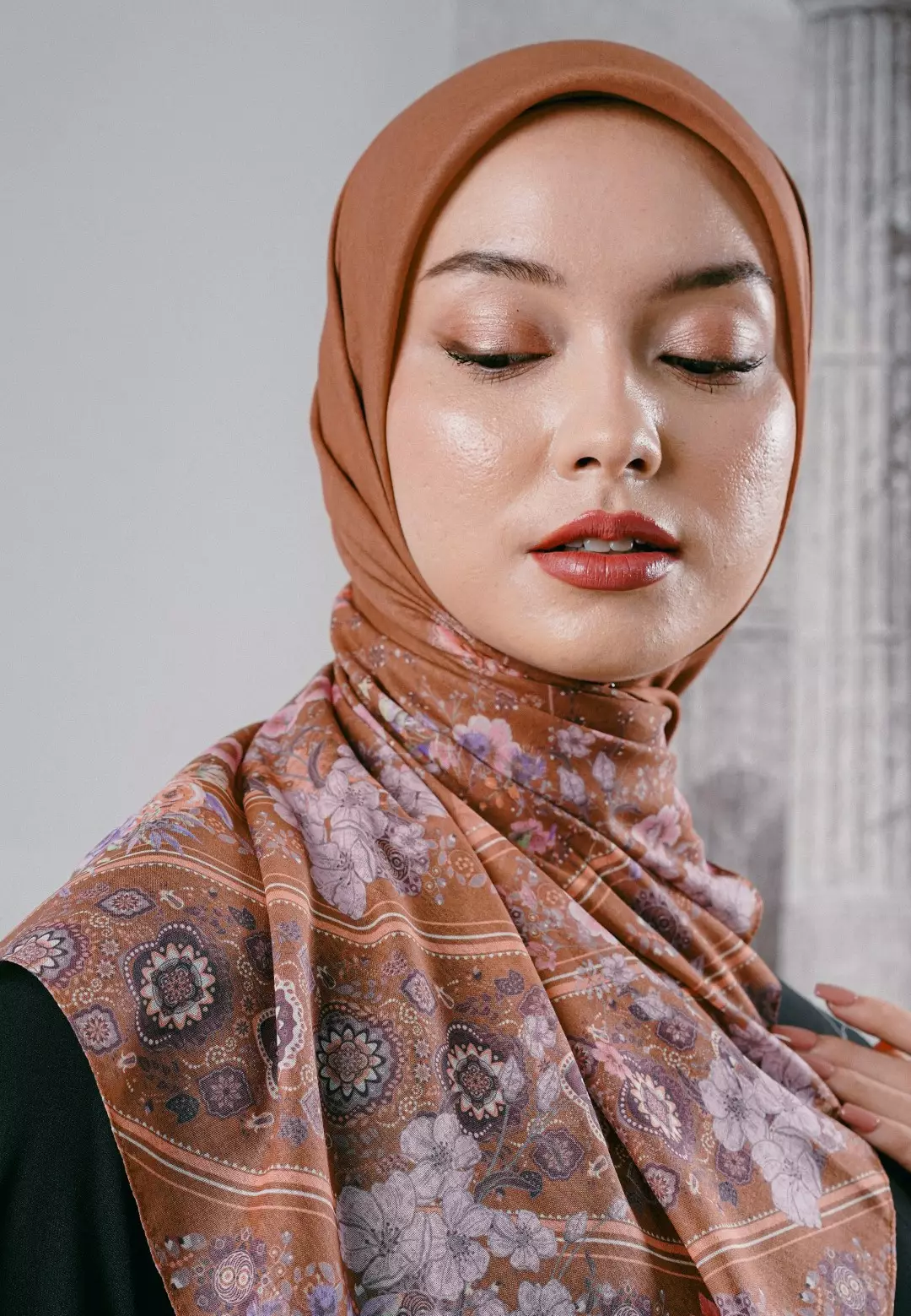 ZETTA Scarf Teracotta - Kerudung Hijab Segiempat Motif - Bahan Voal Premium - Ukuran 115x115