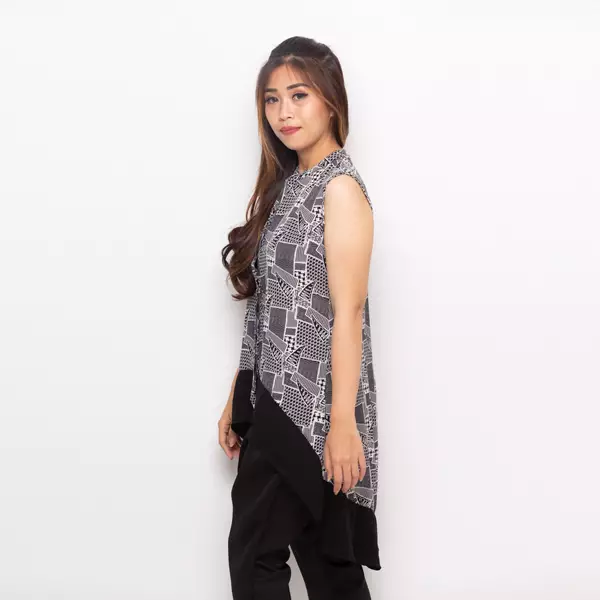 Esme Assymetrical Long Top In Black Print
