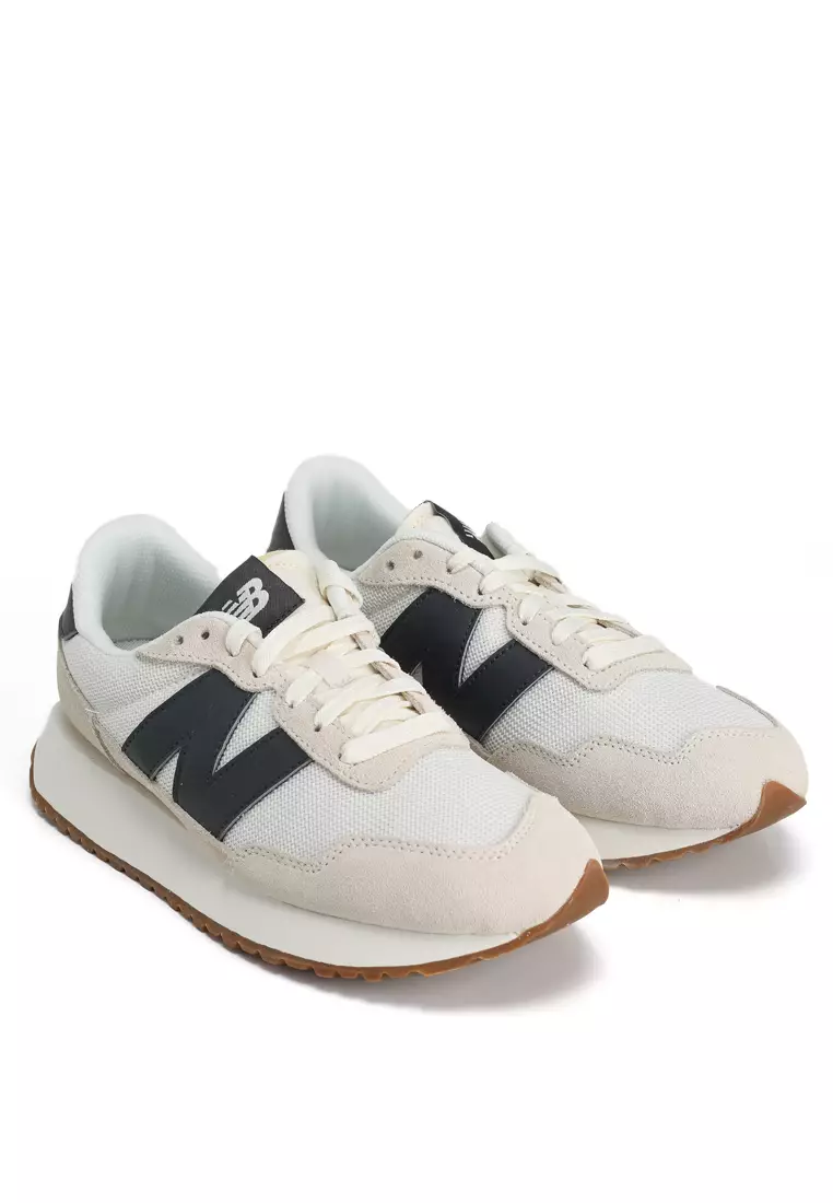 237 Classic Lifestyle Shoes