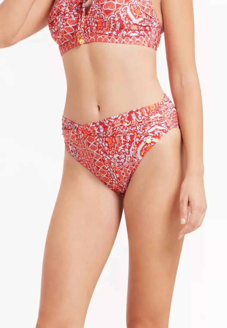 Inner Peace 紅色交叉腰帶經典剪裁泳褲