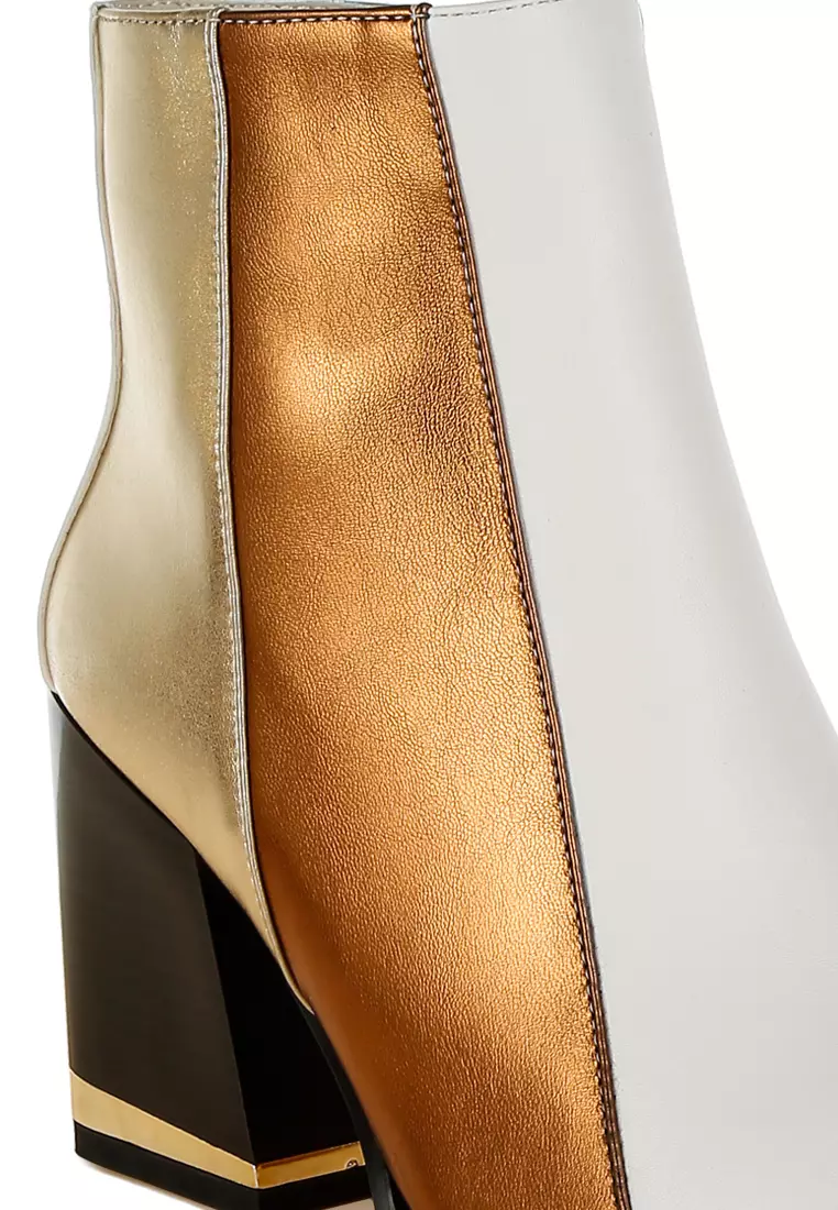 Sepatu bot hak blok tiga warna dalam warna putih pudar