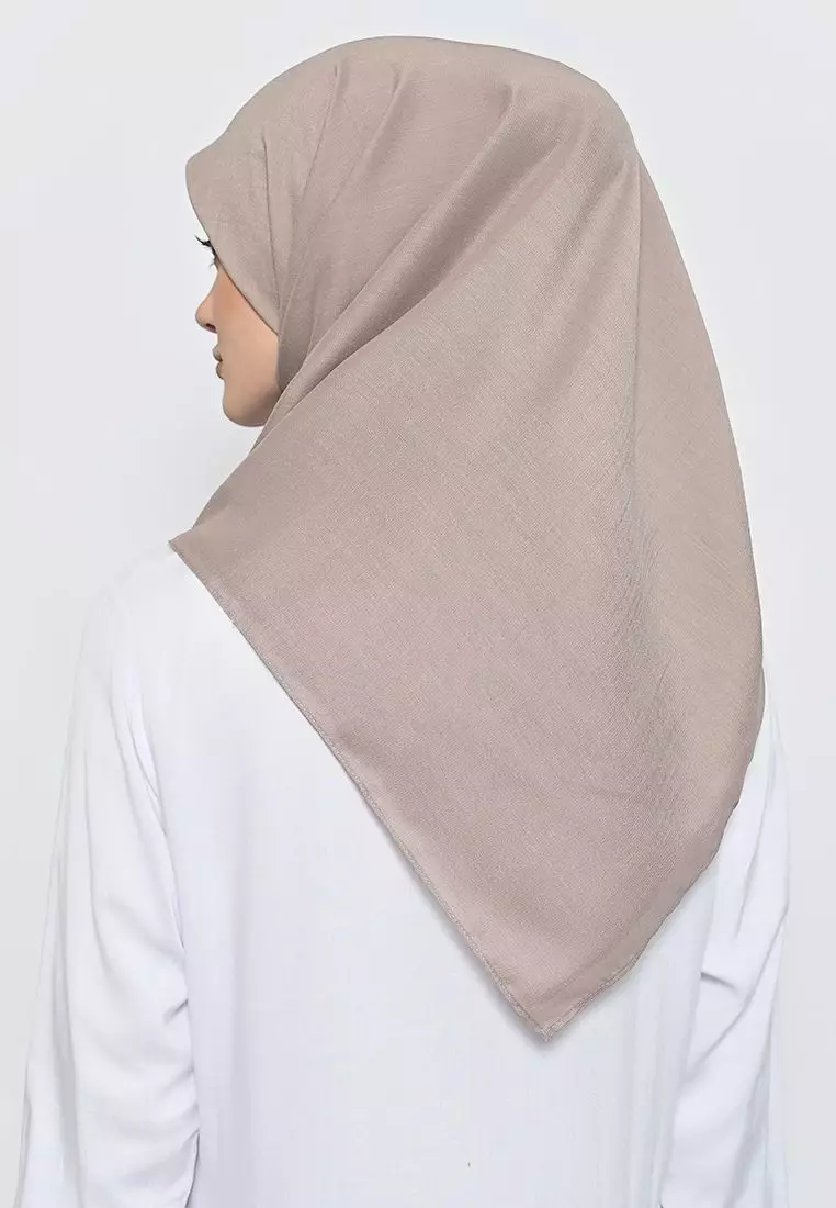 Hijab Segi Empat Voal Lily Jahit Tepi Tan