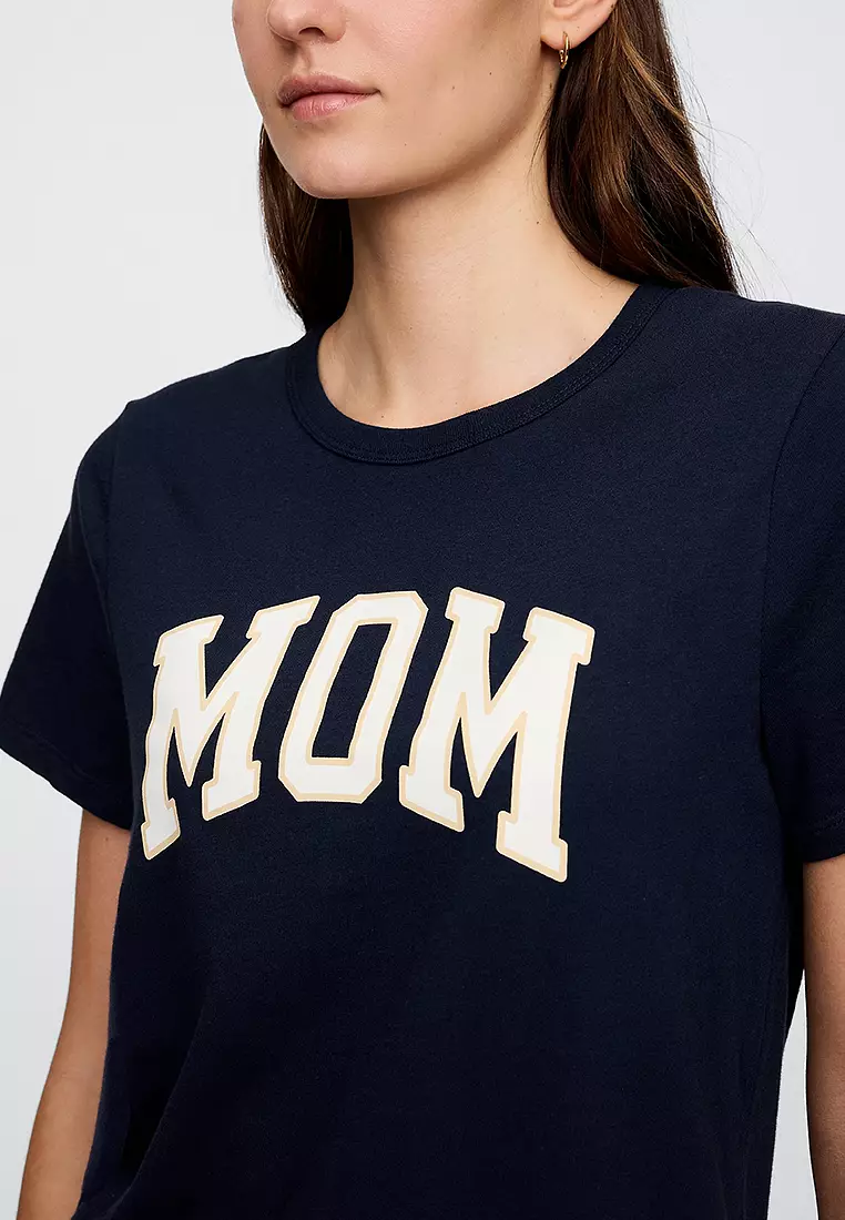 GAP MOM Tシャツ　新品未着用Mサイズ（2025年4月購入） Buy GAP Mom Fav Graphic Tee 2025 Online | ZALORA