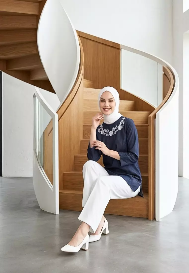 Soraya Blouse With Embroidery In Dark Navy By Brilliant Girl Warna NAVY