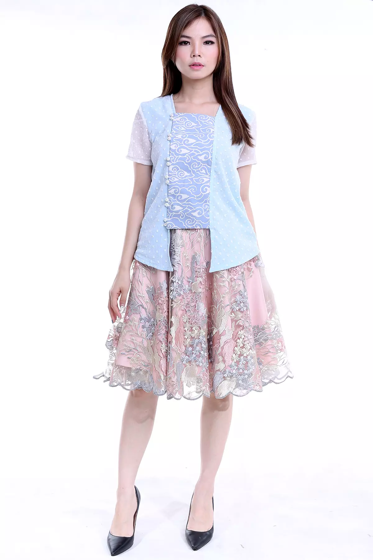 Ayuning Megabiru Kembangan Kebaya