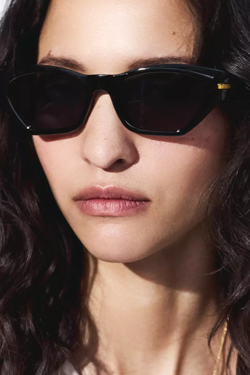 Cat-eye sunglasses