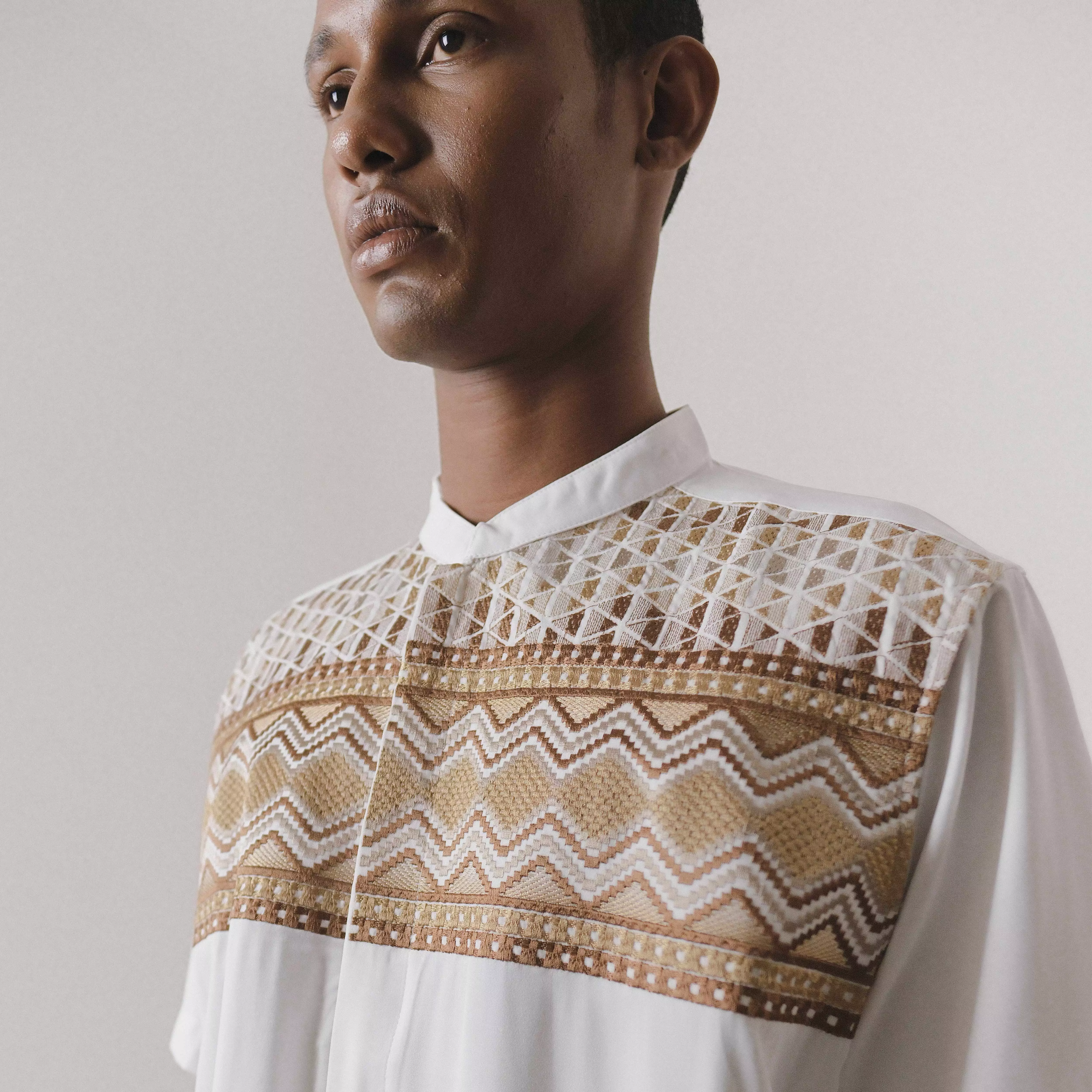 LARUSSO Dawn of Time - Kemeja Koko Bordir Lengan Pendek Pria - Wave Brown