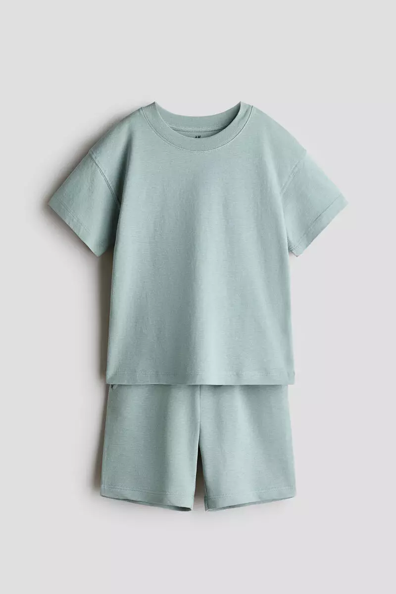 2-piece T-shirt and shorts set