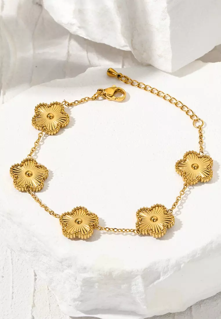 Emma Lucky with 5 Flower Petals Pendant Chain Link Bracelet in Gold