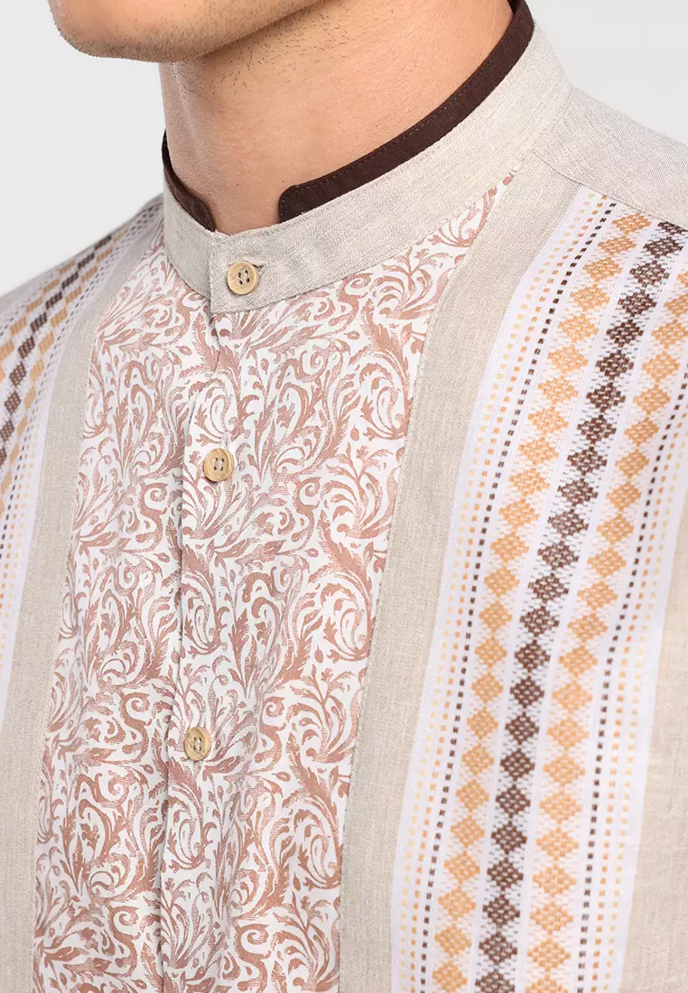 MANZONE X Adipati Dolken - Kemeja Koko Lengan Panjang Pria Alaba Modern Fit - Khaki Warna Khaki