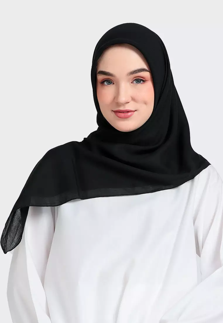 KAMANIYA Plain Scarf Black - Kerudung Hijab Segi Empat Polos Bahan Voal - Ukuran 110x110