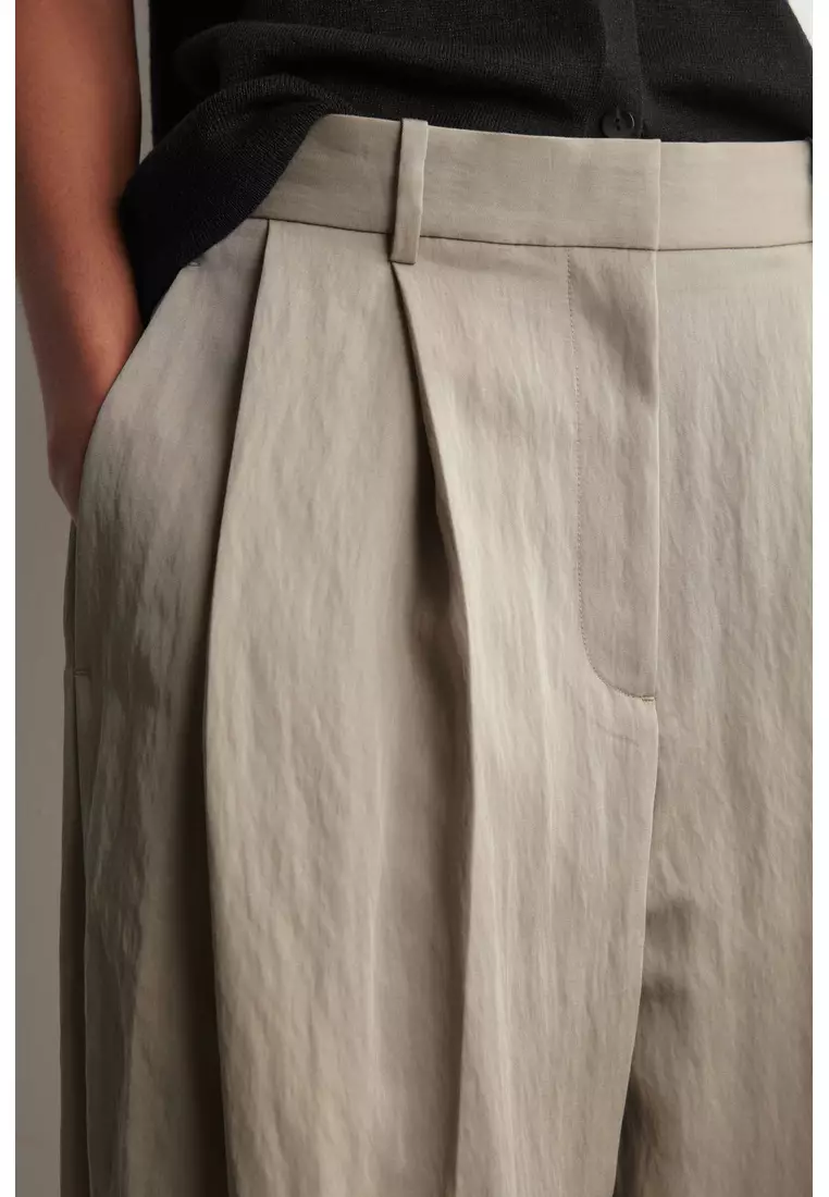 RELAXED FLUID WIDE-LEG TROUSERS