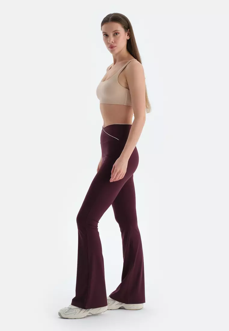 Beige Sports Bra, Scoop Neck, Slim Fit, Full-Cup, Non-wired, Sleeveless Activewear for Women