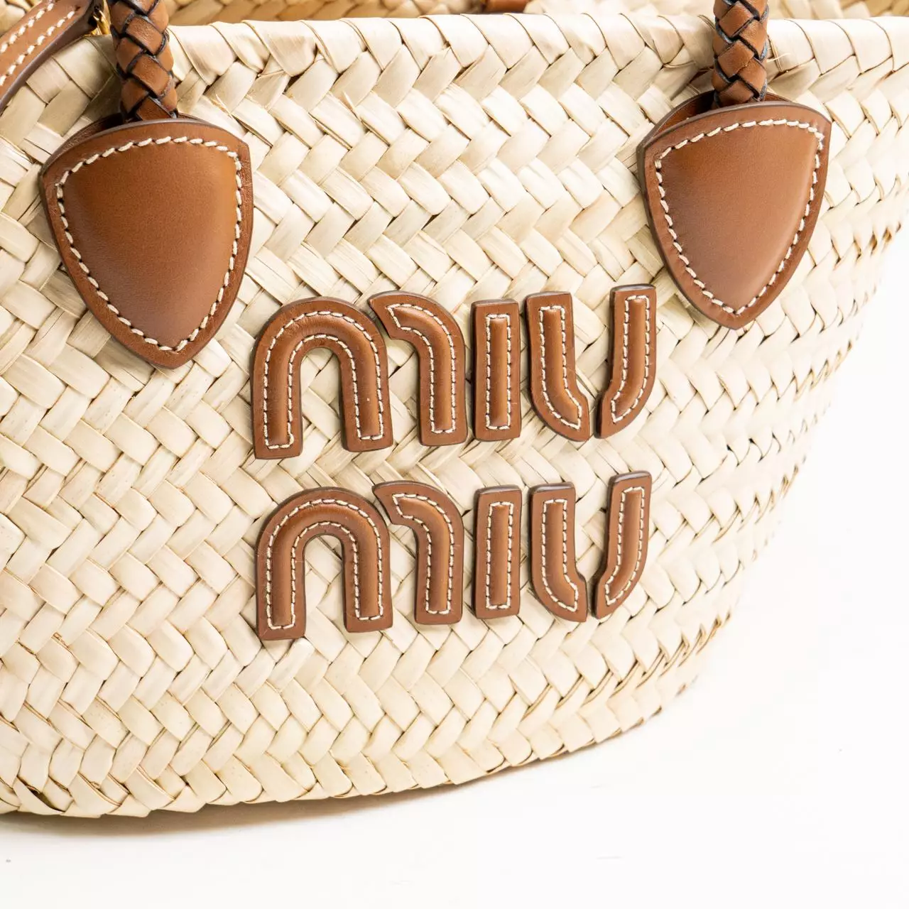 Jual Miu Miu Miu Miu Woven Fabric Tote Bag Beige/Cognac Original 2024 ...