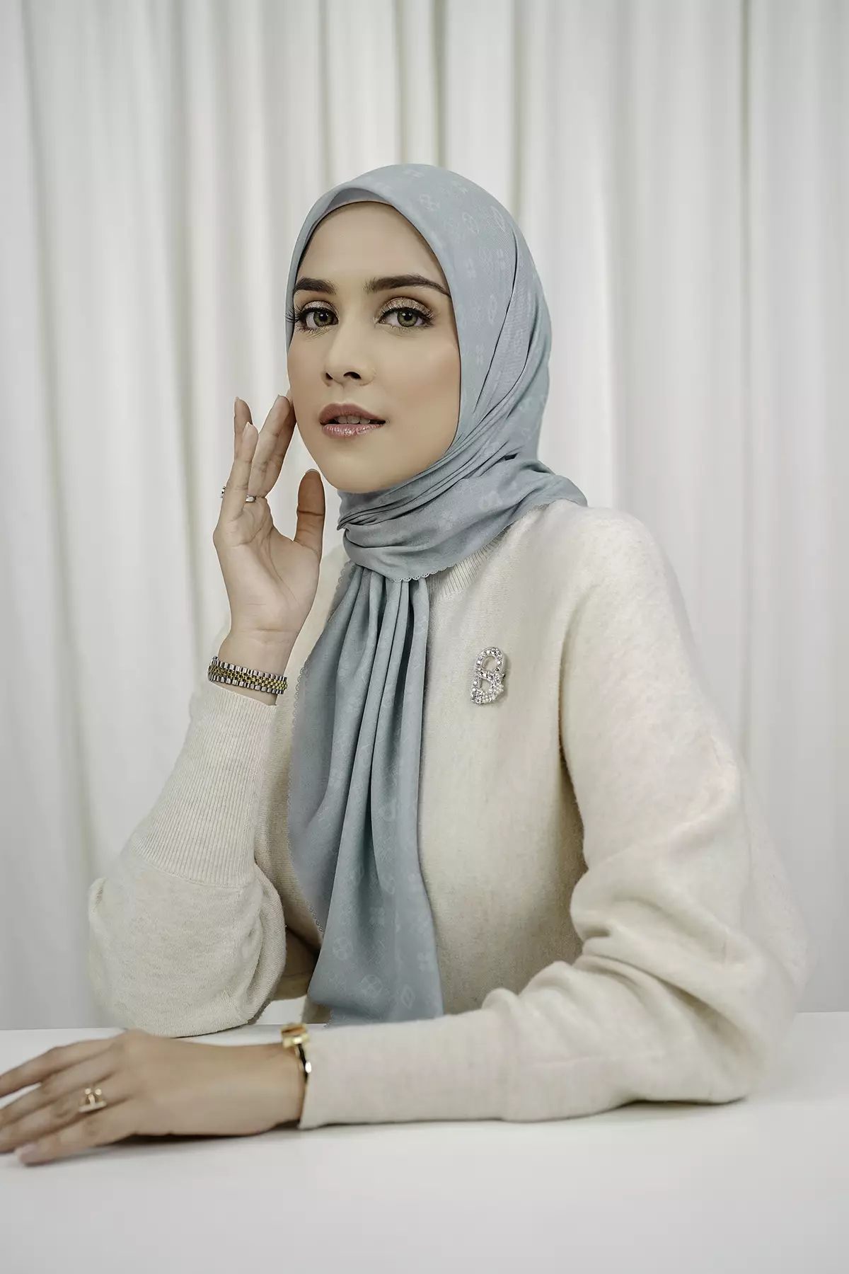 Jual Hijab Motif Buttonscarves The Granada Voile Square - White