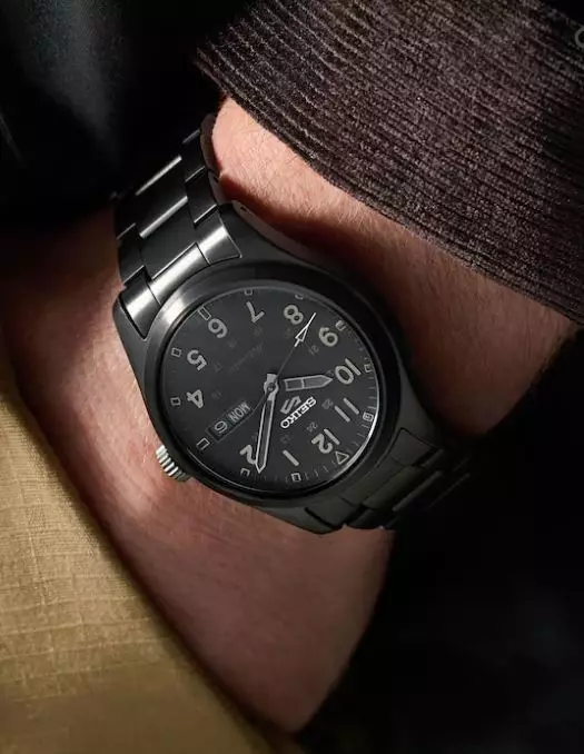 Jam Tangan Pria Seiko 5 SRPJ09K1 Strap Stainless Steel Black Field Sports Style Men Automatic Black Color