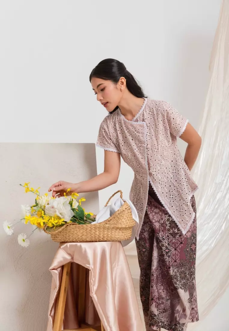 Ruby kebaya blouse