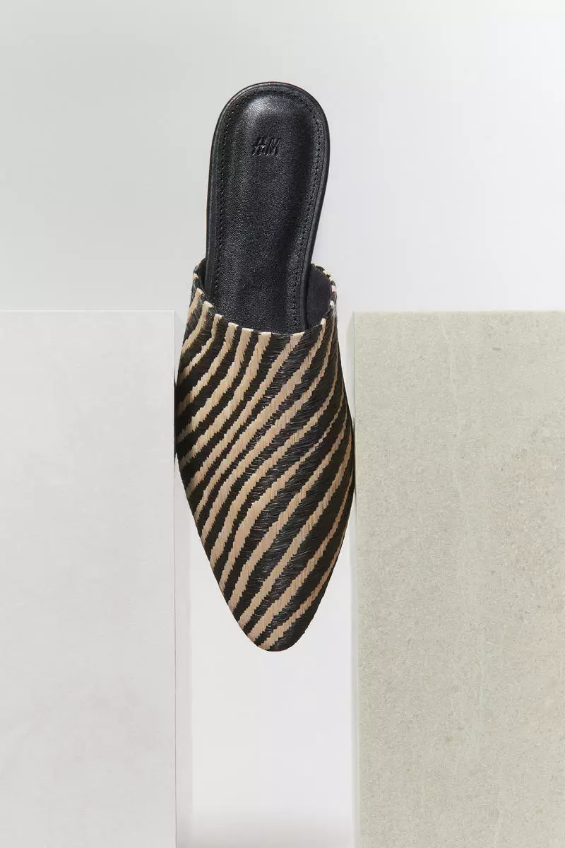 Discount on H&M  shoes - SKU: Straw mules