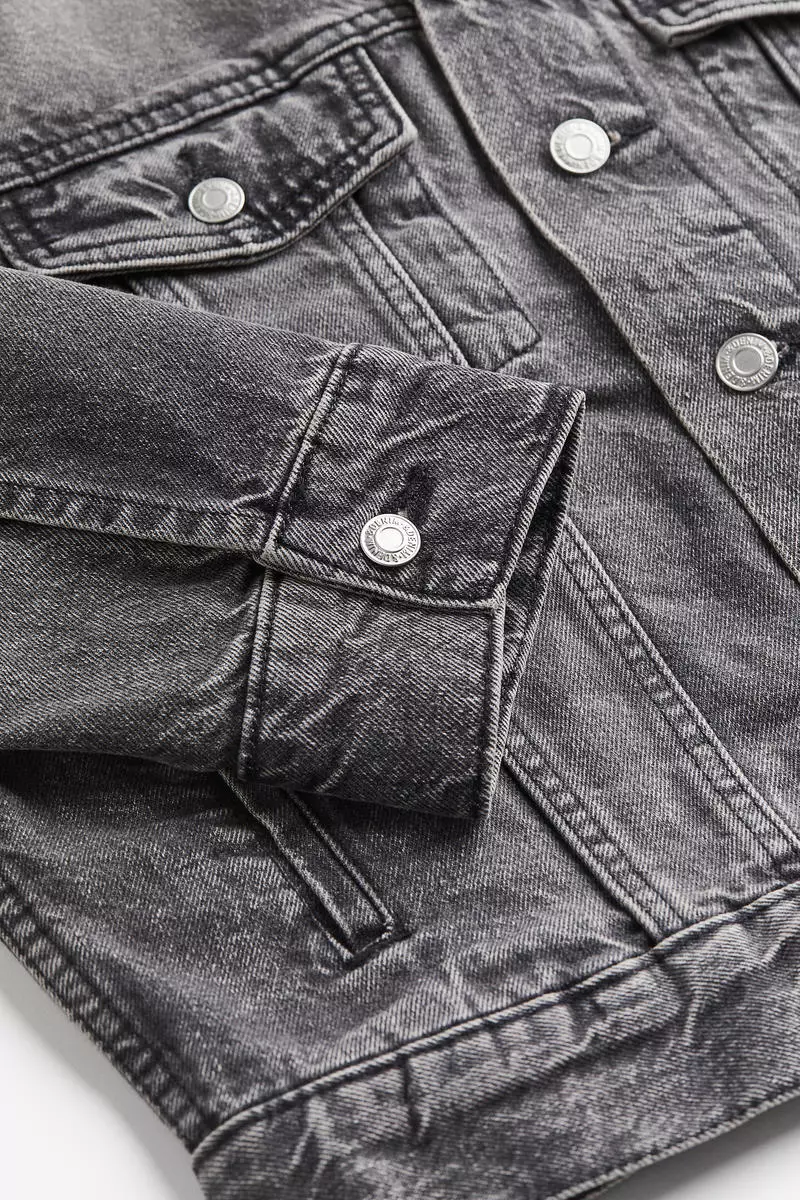 Short denim jacket