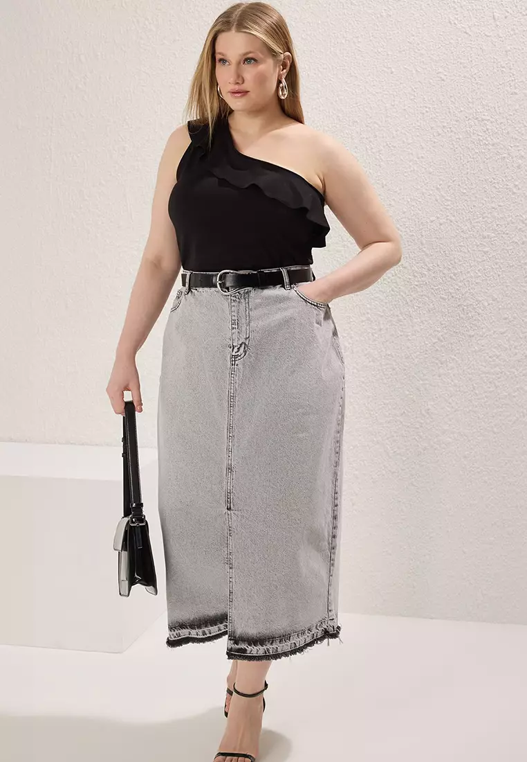 Black Bodycone Fitted Ruffle Knit Plus Size Blouse TBBSS25AF00079