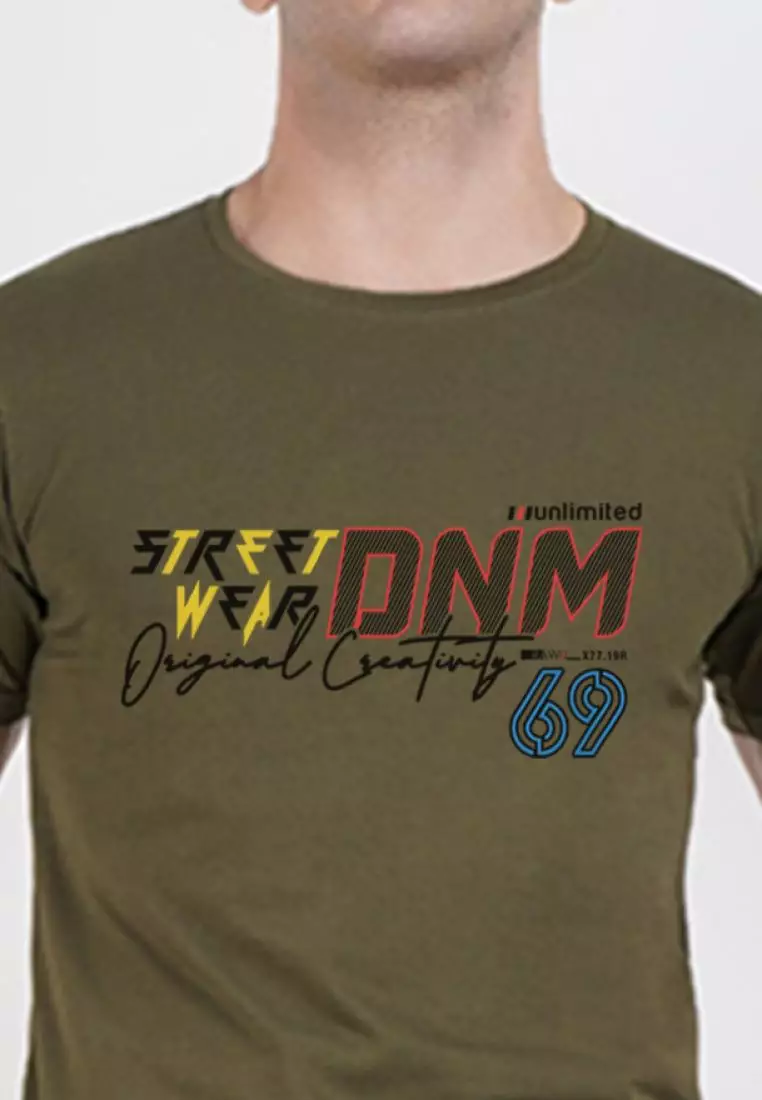 街头牛仔印花图案橄榄色棉质短袖圆领休闲 T 恤