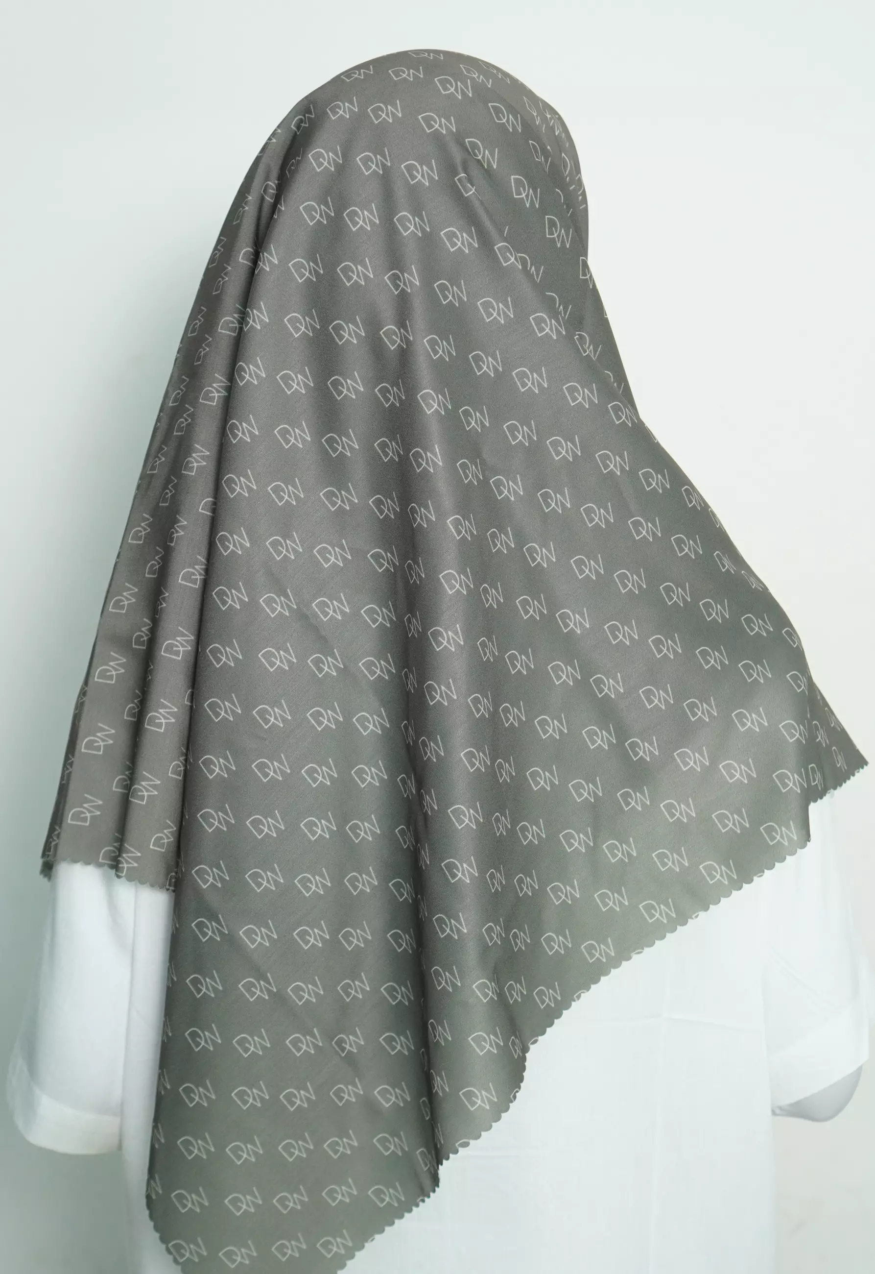 WK050 Kerudung Segi Empat Abu Abu Motif Premium Anti Mleyot Anti Kusut Anti Lecek Grey Abu