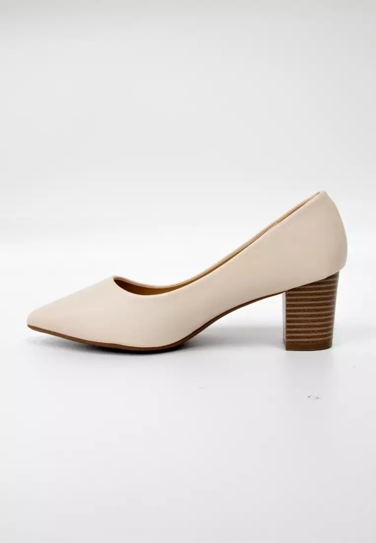 Cute beige outlet heels