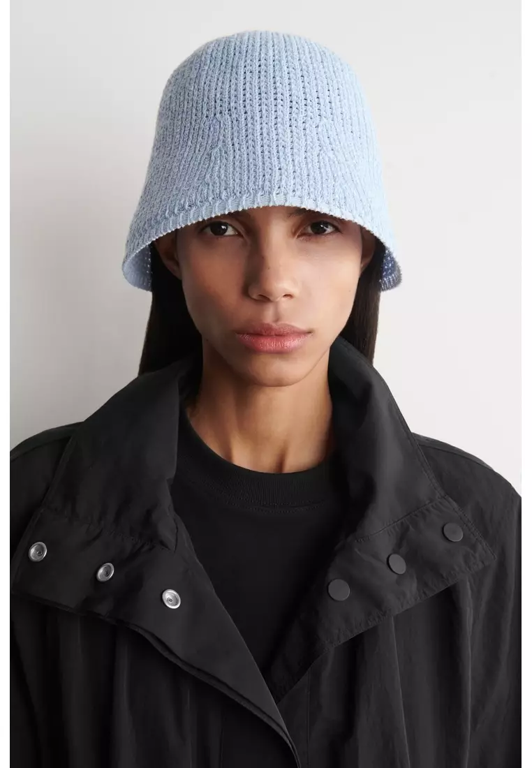 OPEN-KNIT BUCKET HAT