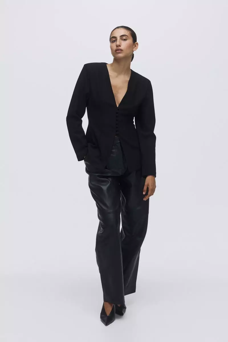 Collarless hourglass blazer