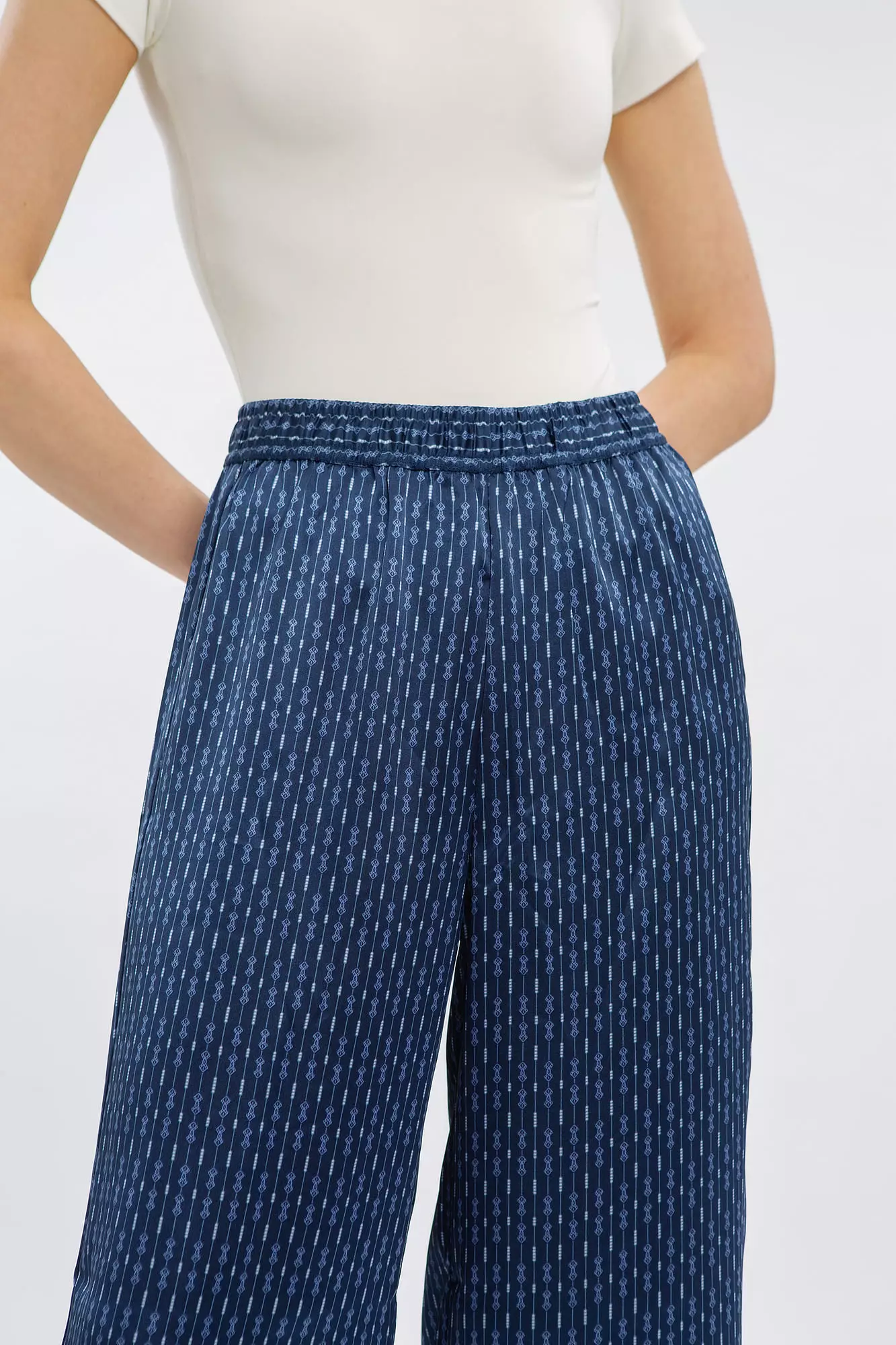 Minimal Nesrine Pants Navy Warna NAVY