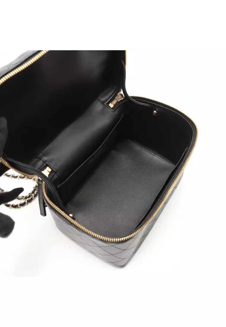 Pre-Loved Chanel matelasse vanity bag chain shoulder bag lambskin black gold hardware