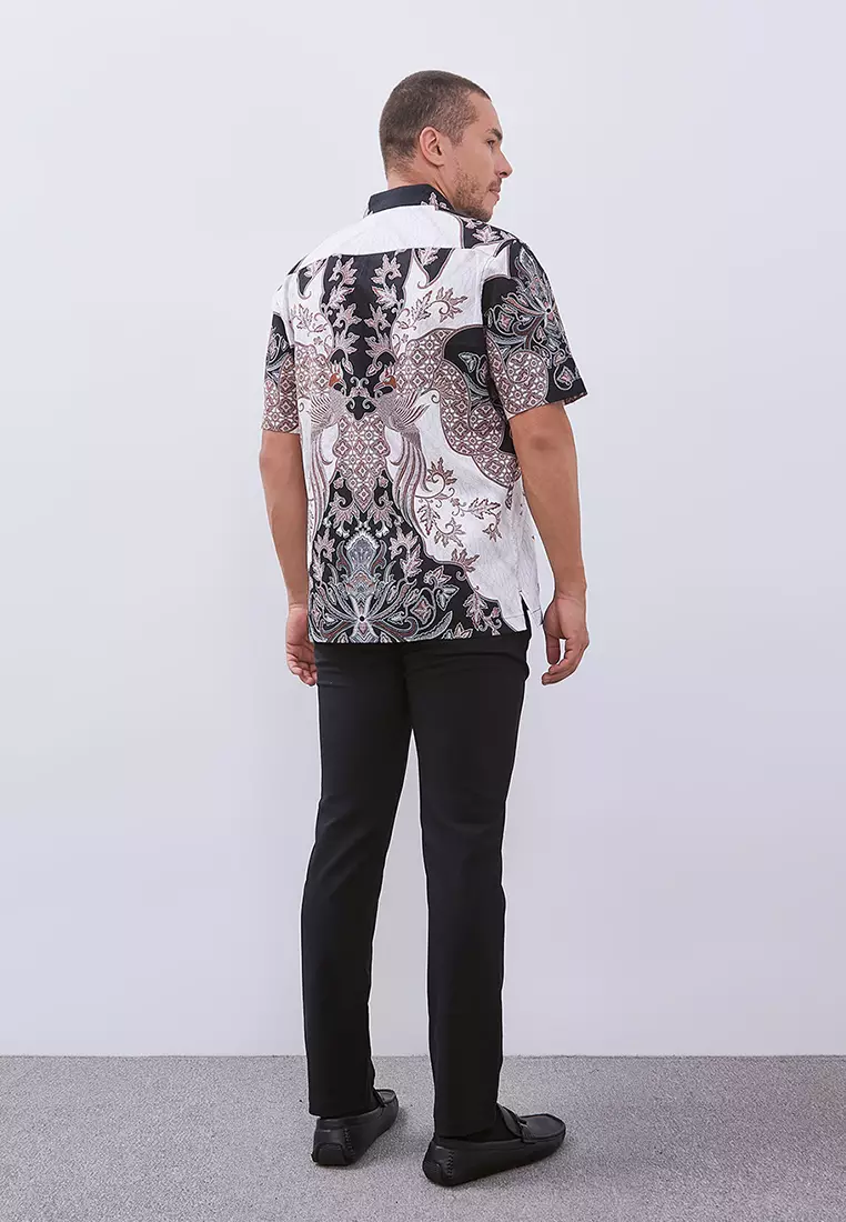 MANZONE - Kemeja Batik Lengan Pendek Pria Gajahmada Comfort Fit - Black Warna Black