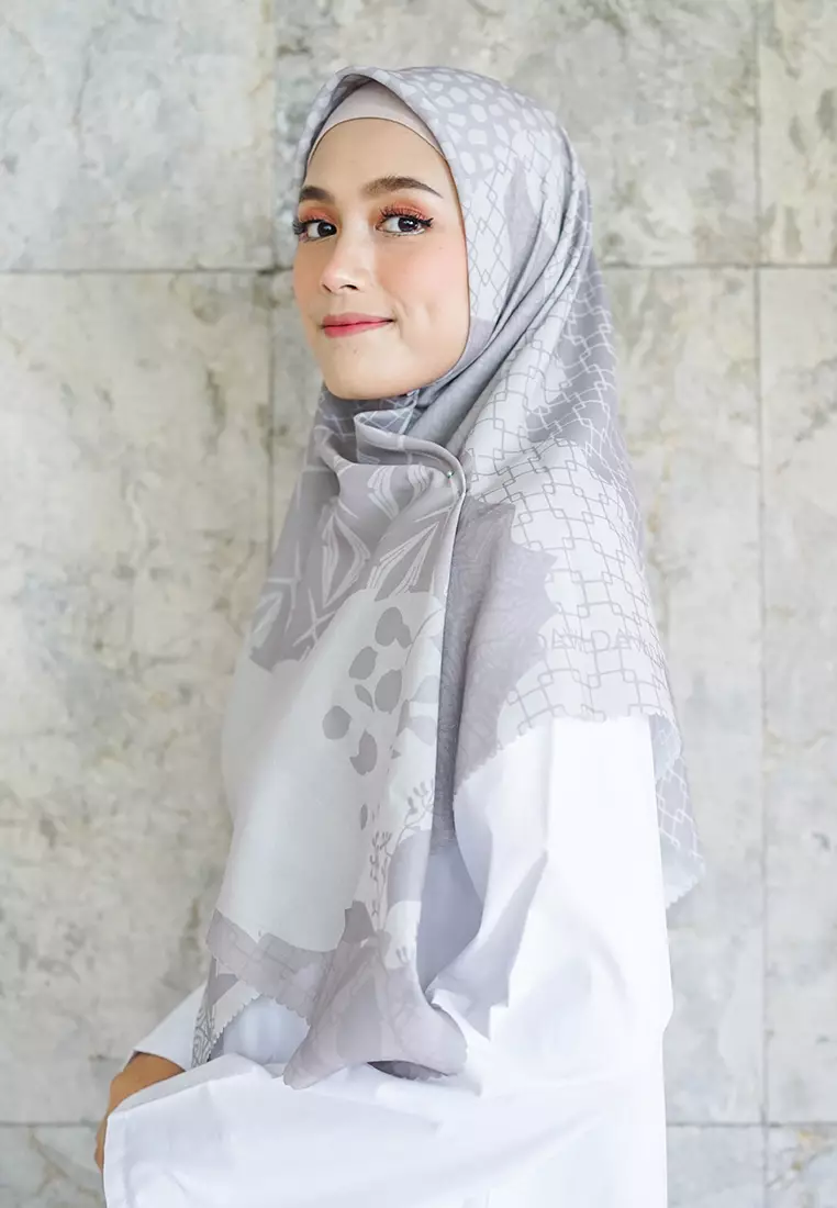 WK019 ES30F kerudung segi empat voal Iris Series abu muda