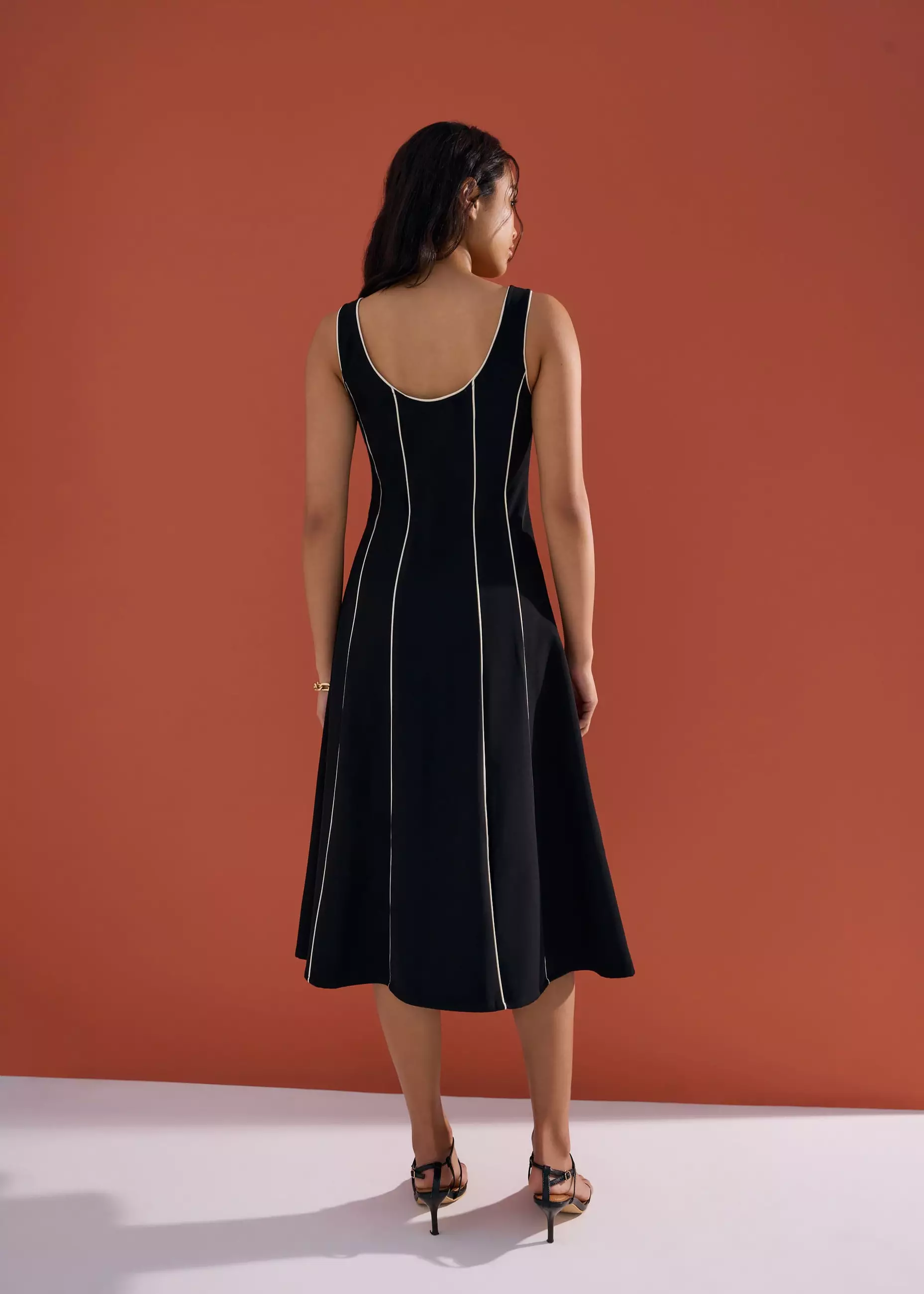 Dress Wanita - Contrast Colour Panelled V-neck Fit & Flare Midi Dress