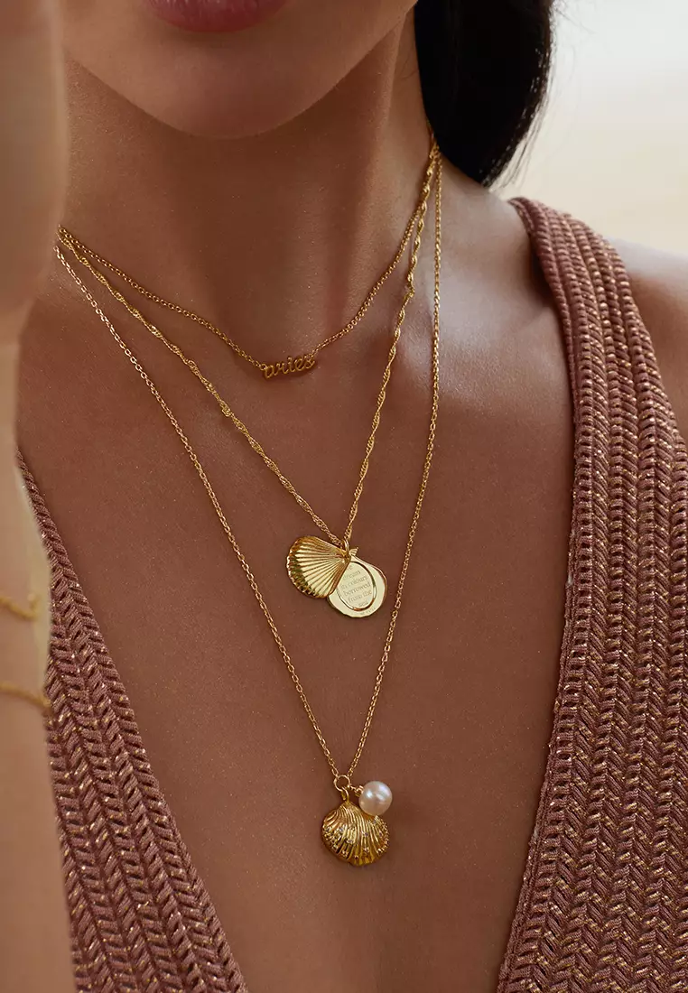 Gold deals locket necklace