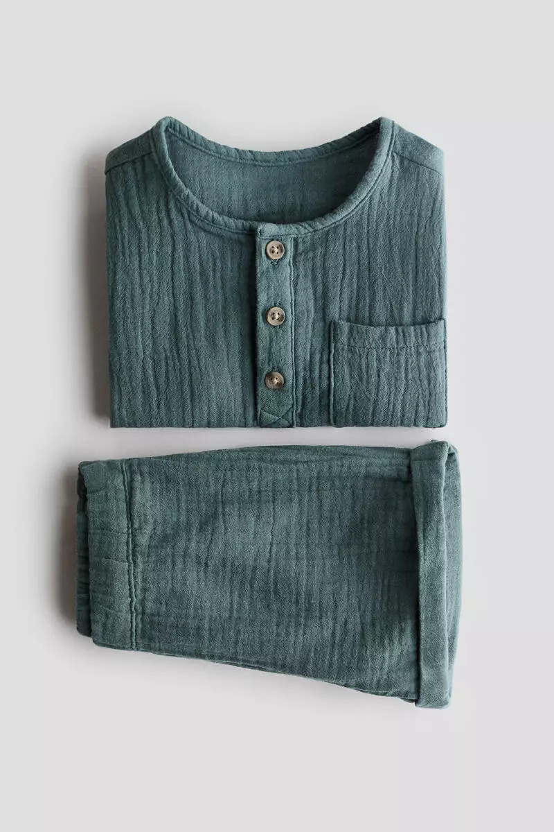 2-piece top and shorts set