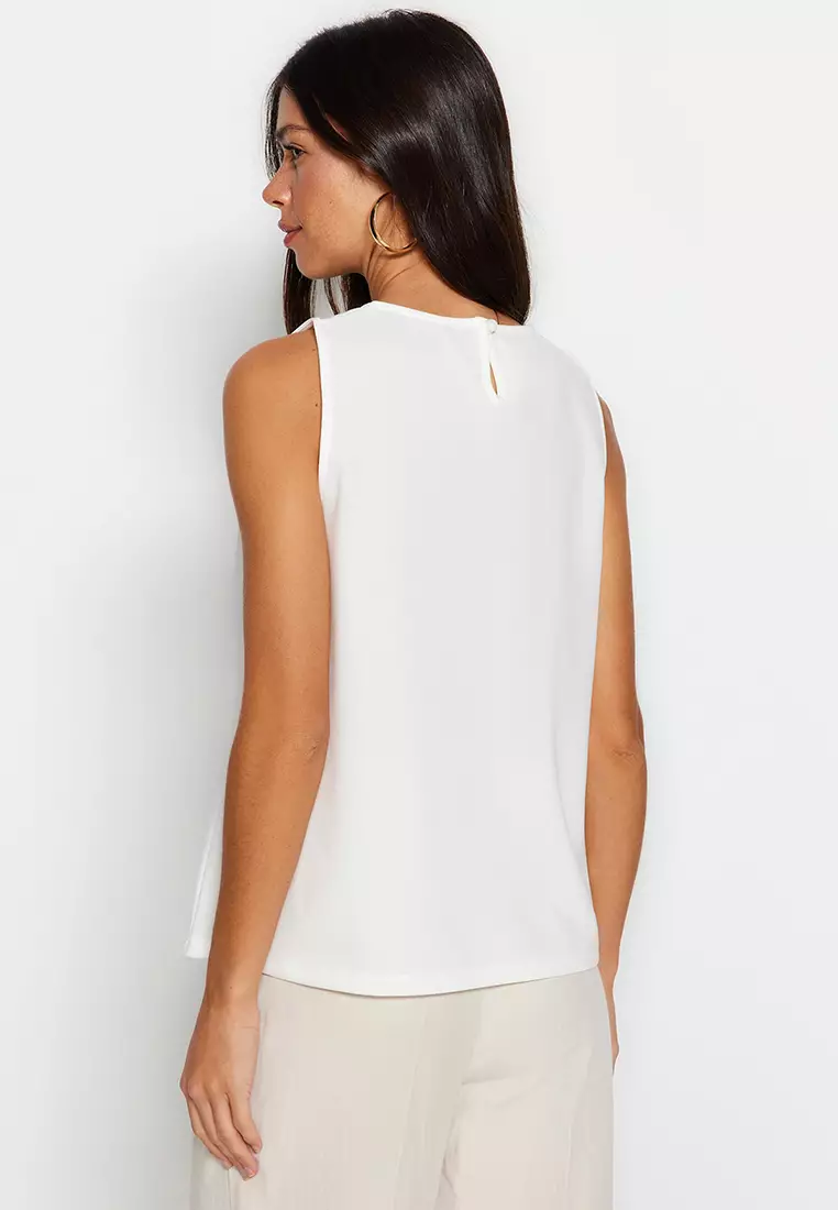 Round Neck Sleeveless Top