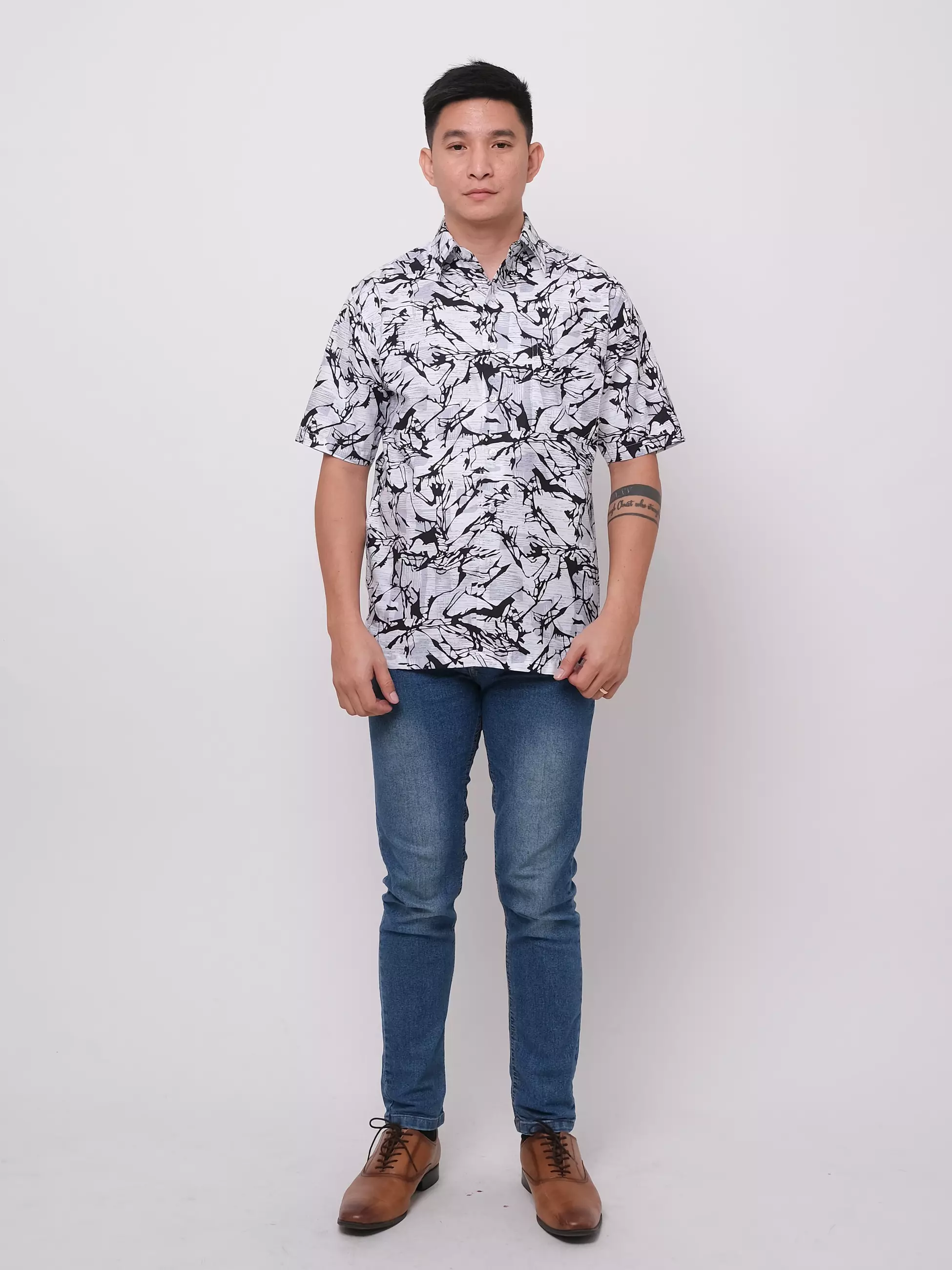 Andre Michel Kemeja Lengan Pendek Putih Motif Hitam Abu 16759