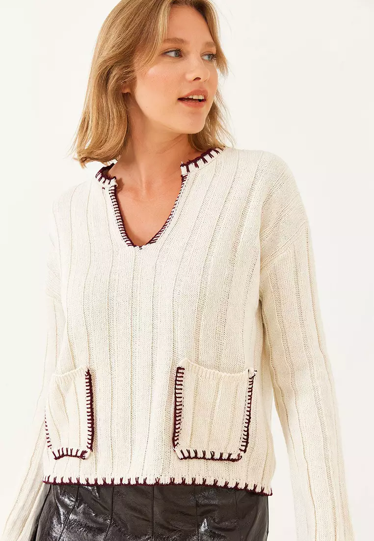 Women's V-Neck Shepherd Stitched Embroidered Detailed Pocket Knitwear Sweater 20247523