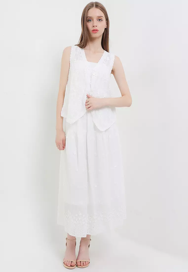 Sleeveless 3D Flo Emb Cotton Vest