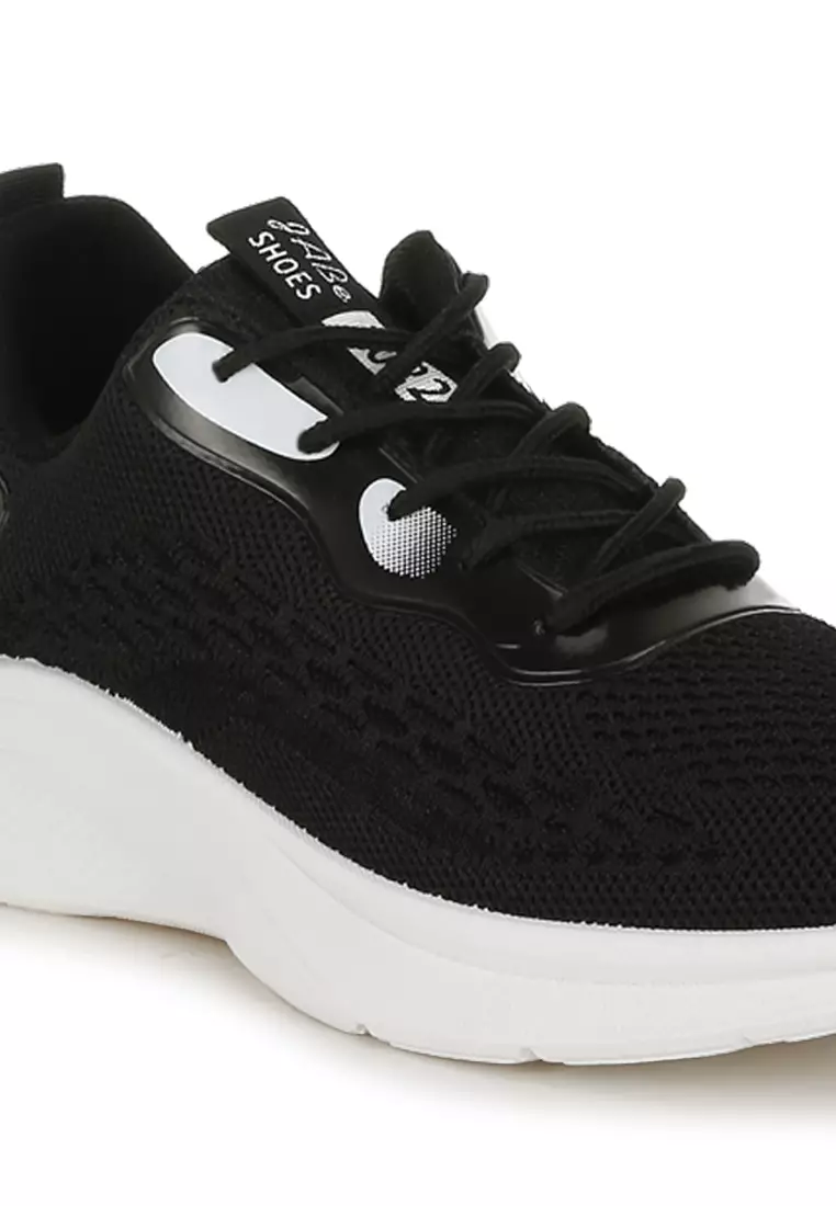 Sepatu Kets Bertali Detail Kontras Warna Hitam