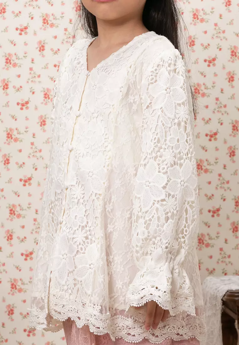 NAQILA LACE TOP