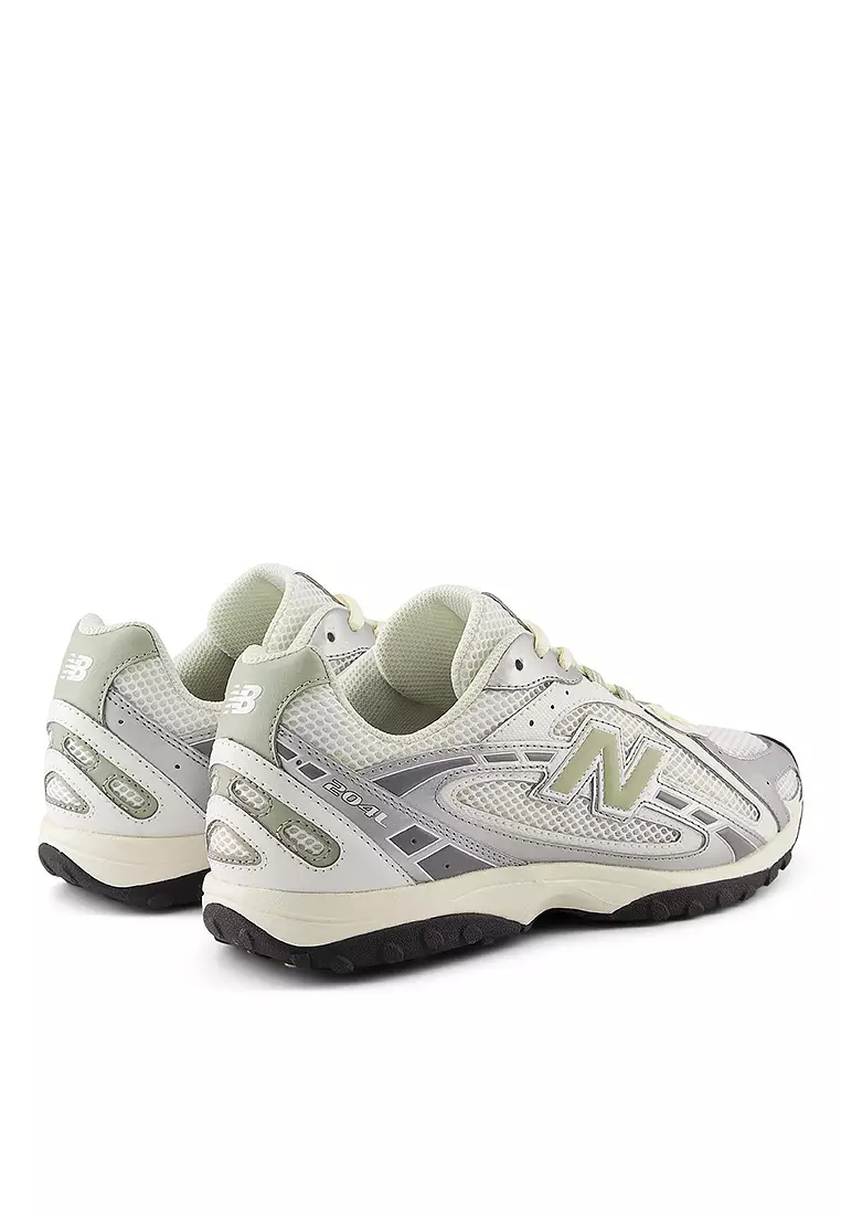 204L Classic Lifestyle Shoes