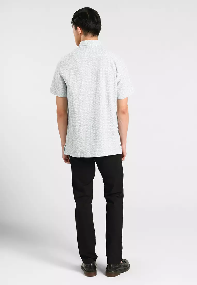 MANZONE - Kemeja Dobby Lengan Pendek Pria Benedict Modern Fit - Light Blue Warna Blue_Light